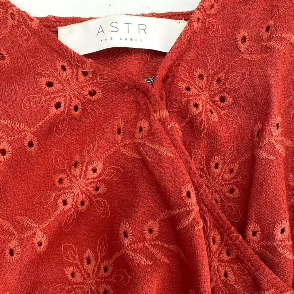 ASTR The Label Floral Eyelet Wrap Tie Top Rust Size Medium Feminine Summer. B40 - Picture 6 of 11